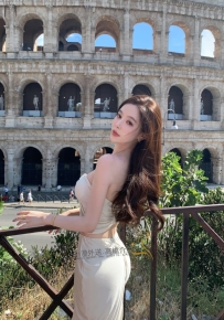 #T台老師 氣場強大，身材火辣，眼神裡盡是勾人慾望