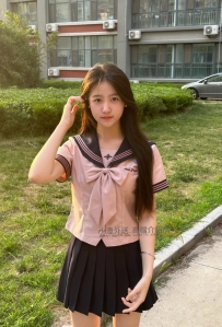 皮膚白白嫩嫩的臉蛋可愛笑起來像初戀 臉嫩可愛的反差根本犯規
