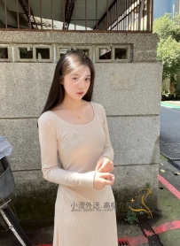 幼齒乖巧 清純可愛 不抽煙無刺青  粉嫩肌膚＋粉紅小穴  光看就想舔一口