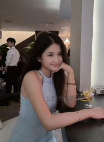 見到妹妹，就被她熱情吸引了，很少會遇到這麽熱情的妹妹 她主動擁抱，大膽直爽的舉動