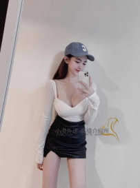 巨乳又軟又大，乳頭粉嫩，讓你看了就想咬，奶醬的身材前凸後翹