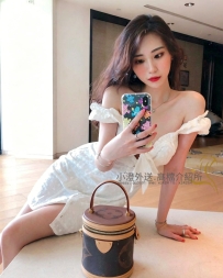 人美姿勢多服務好配合健談，下面緊緻 水多 會叫床 很騷的女人